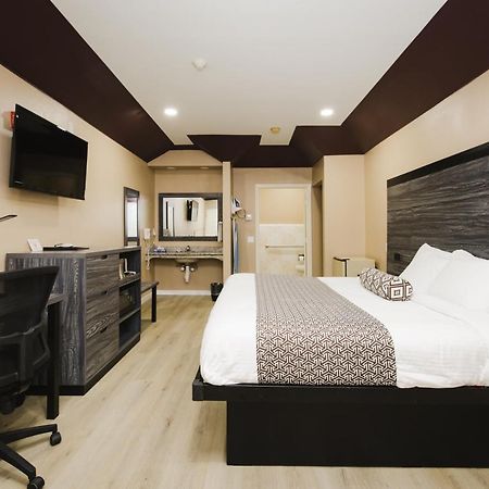 Sapphire Inn & Suites Чаннелвью Экстерьер фото