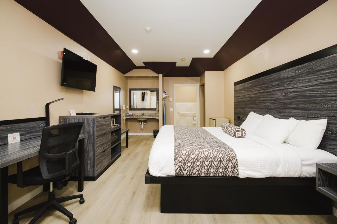 Sapphire Inn & Suites Чаннелвью Экстерьер фото