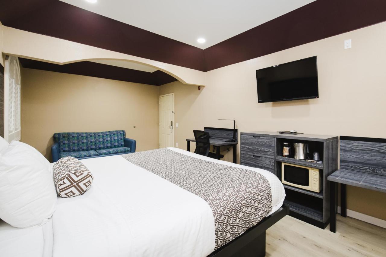 Sapphire Inn & Suites Чаннелвью Экстерьер фото