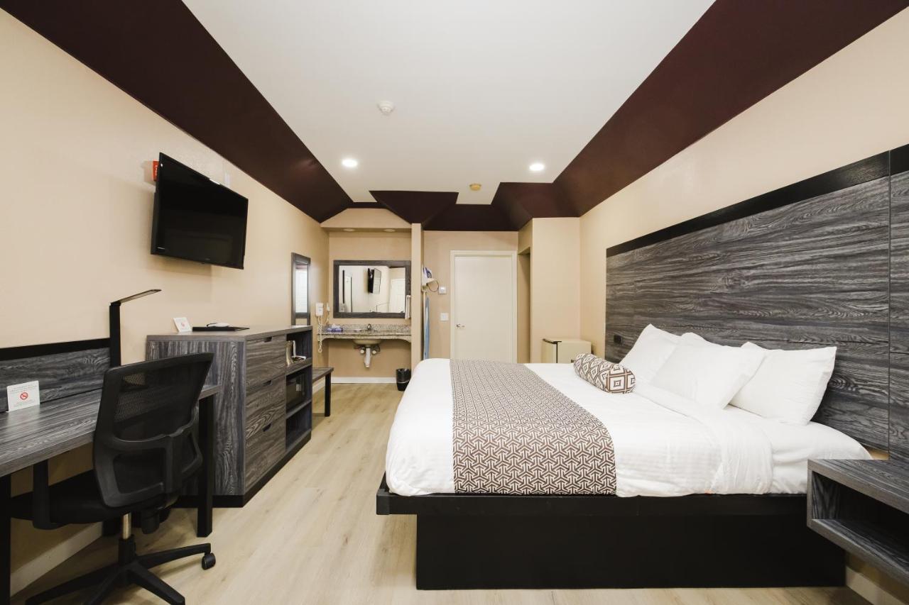 Sapphire Inn & Suites Чаннелвью Экстерьер фото