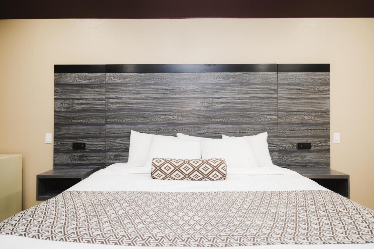 Sapphire Inn & Suites Чаннелвью Экстерьер фото