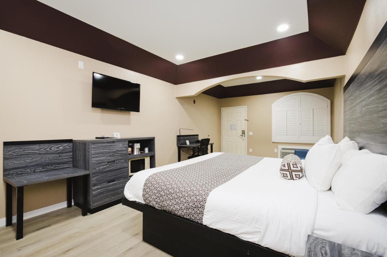Sapphire Inn & Suites Чаннелвью Экстерьер фото