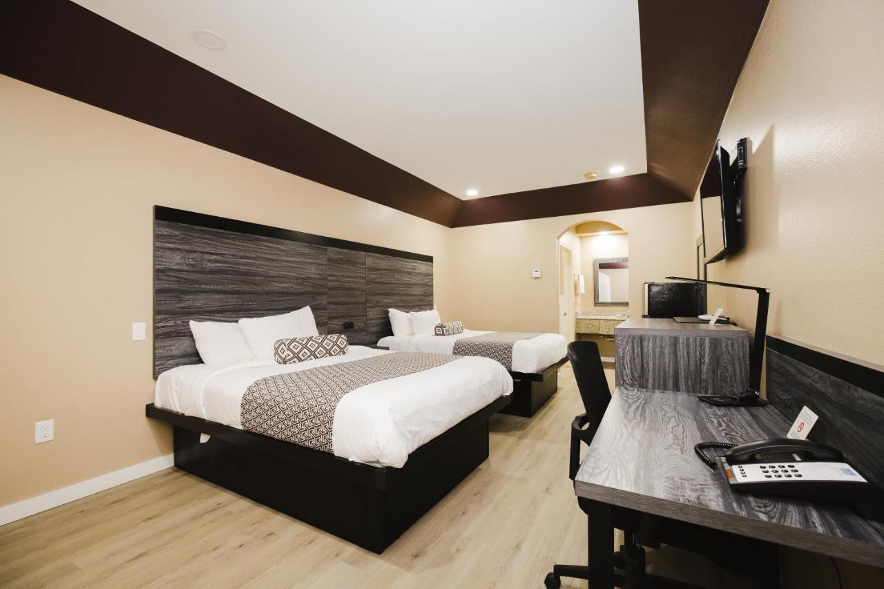 Sapphire Inn & Suites Чаннелвью Экстерьер фото