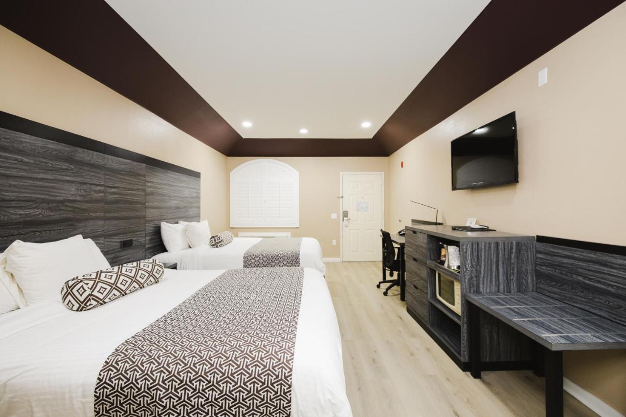 Sapphire Inn & Suites Чаннелвью Экстерьер фото