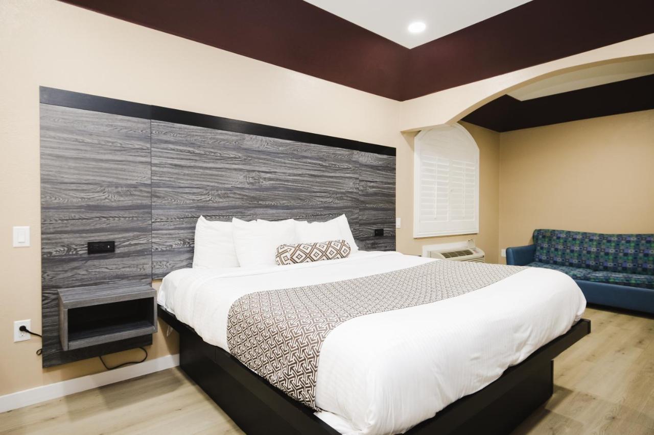 Sapphire Inn & Suites Чаннелвью Экстерьер фото