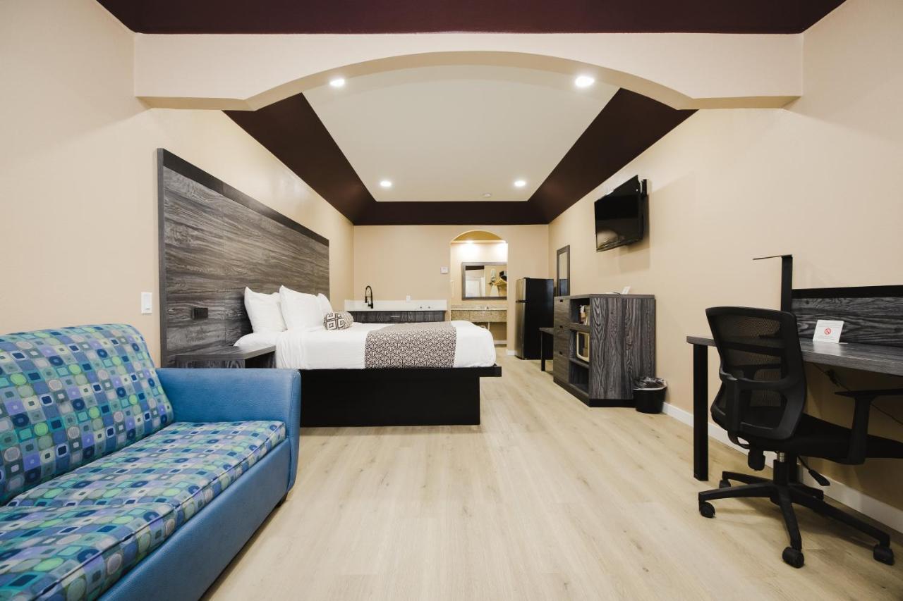 Sapphire Inn & Suites Чаннелвью Экстерьер фото