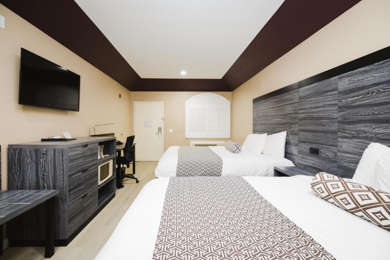Sapphire Inn & Suites Чаннелвью Экстерьер фото