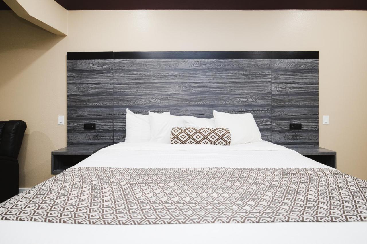Sapphire Inn & Suites Чаннелвью Экстерьер фото