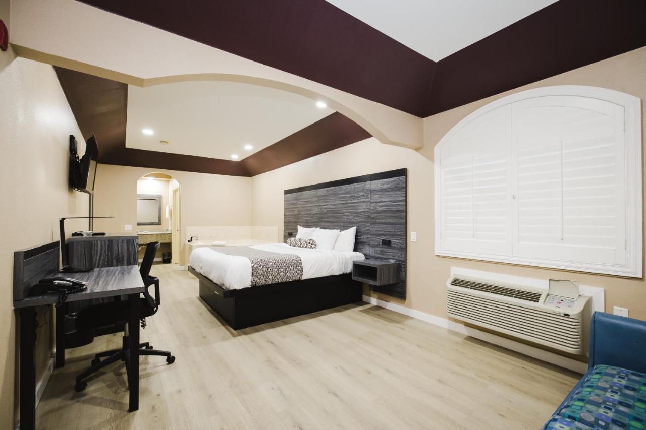 Sapphire Inn & Suites Чаннелвью Экстерьер фото