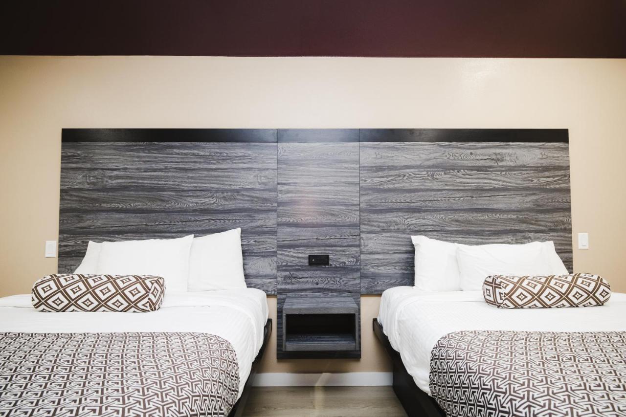 Sapphire Inn & Suites Чаннелвью Экстерьер фото