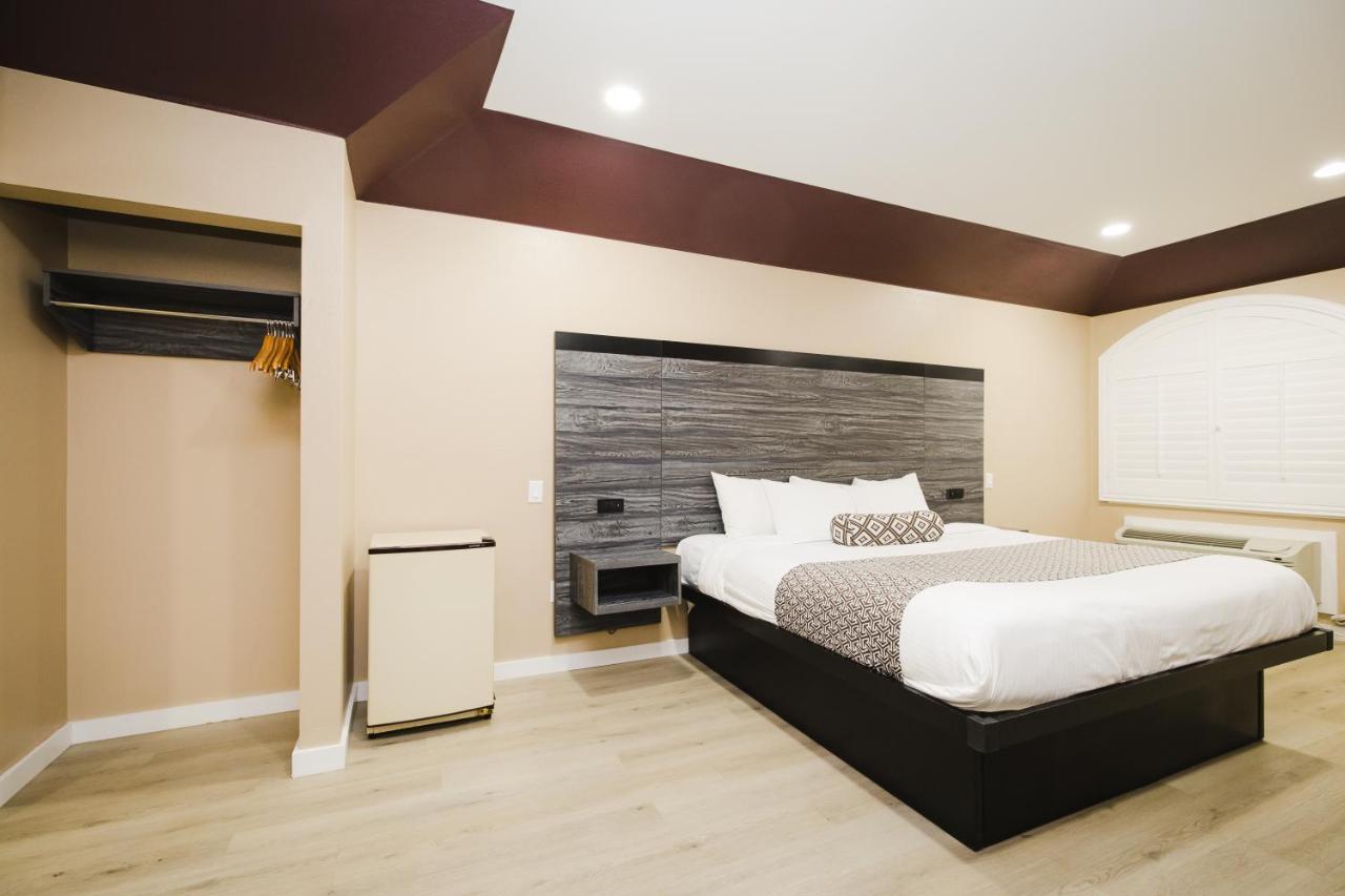 Sapphire Inn & Suites Чаннелвью Экстерьер фото
