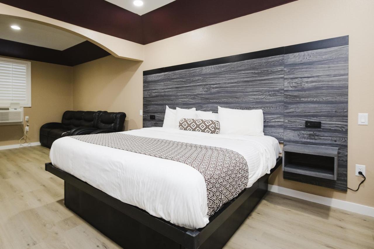 Sapphire Inn & Suites Чаннелвью Экстерьер фото