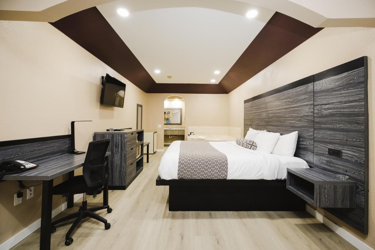 Sapphire Inn & Suites Чаннелвью Экстерьер фото
