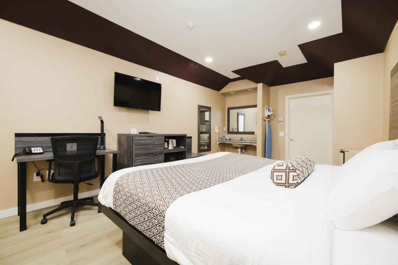 Sapphire Inn & Suites Чаннелвью Экстерьер фото