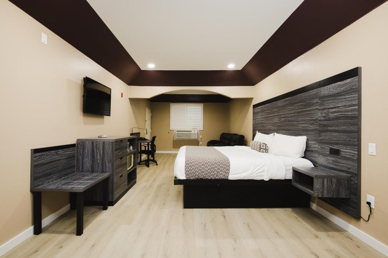 Sapphire Inn & Suites Чаннелвью Экстерьер фото