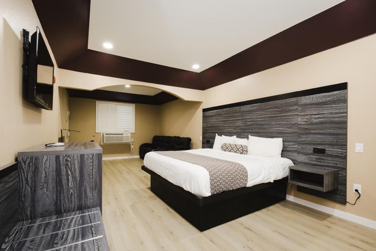 Sapphire Inn & Suites Чаннелвью Экстерьер фото