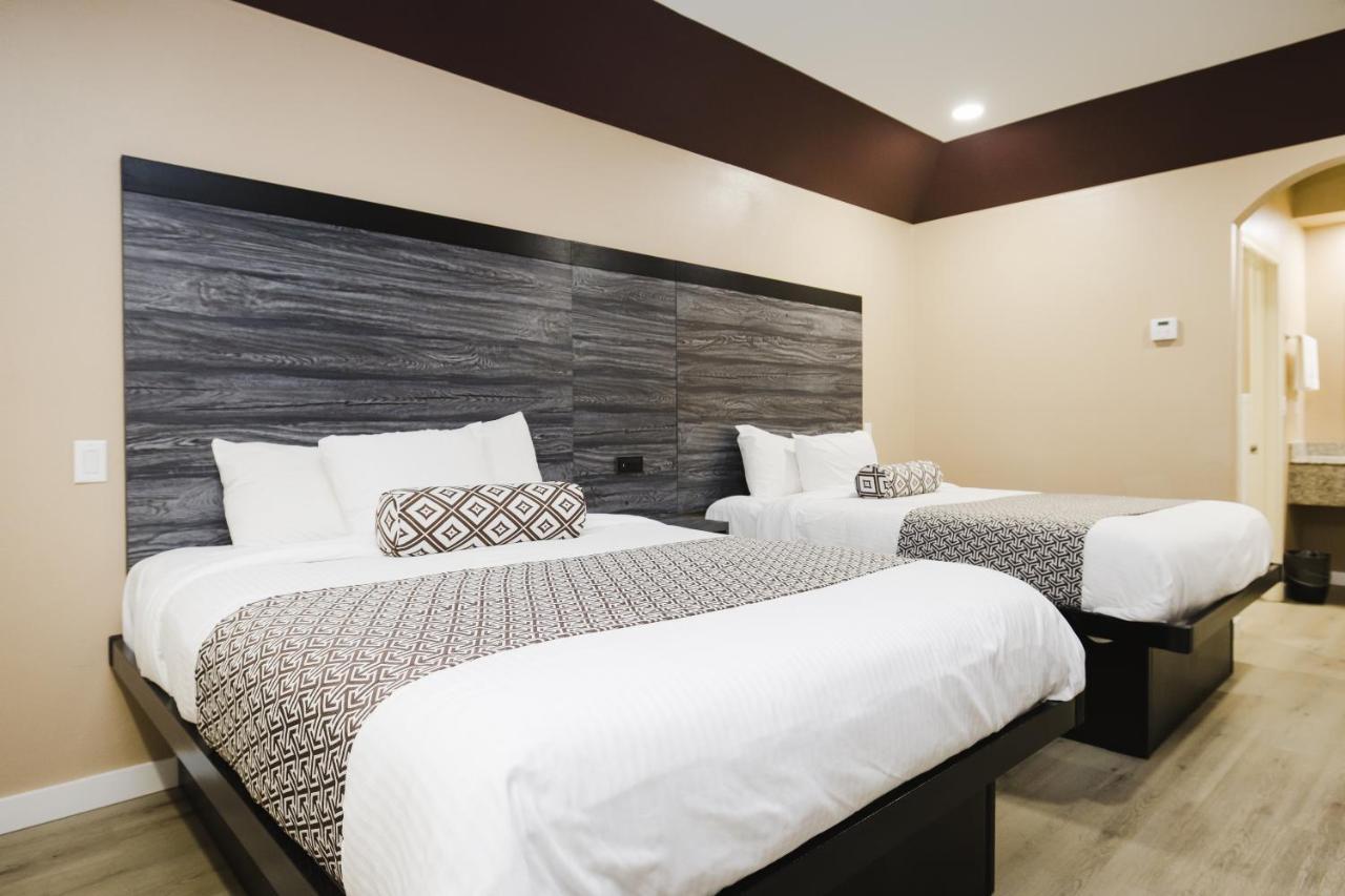 Sapphire Inn & Suites Чаннелвью Экстерьер фото