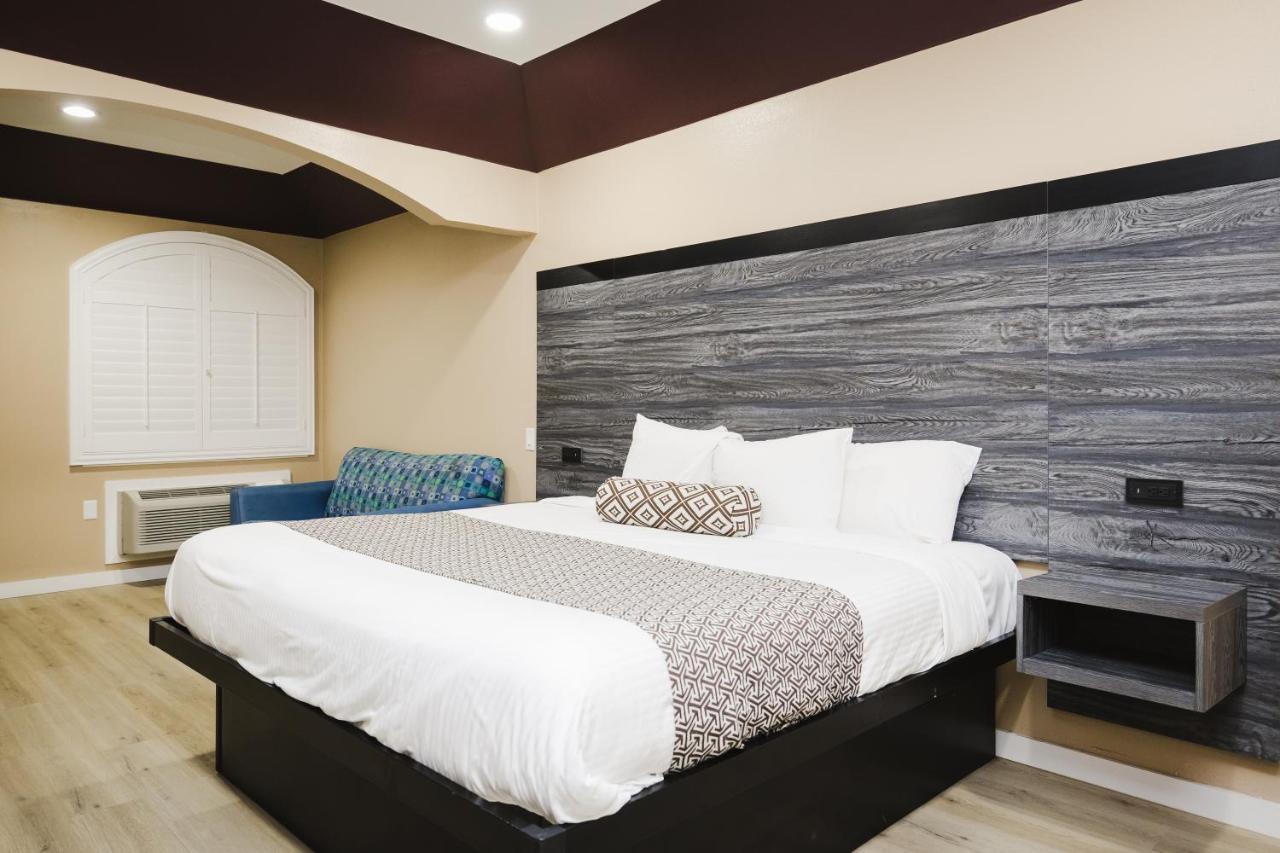 Sapphire Inn & Suites Чаннелвью Экстерьер фото